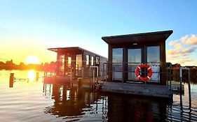 Domki na wodzie Jastarnia - Houseboat